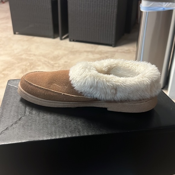 Clarks faux fur slippers - Picture 3 of 6